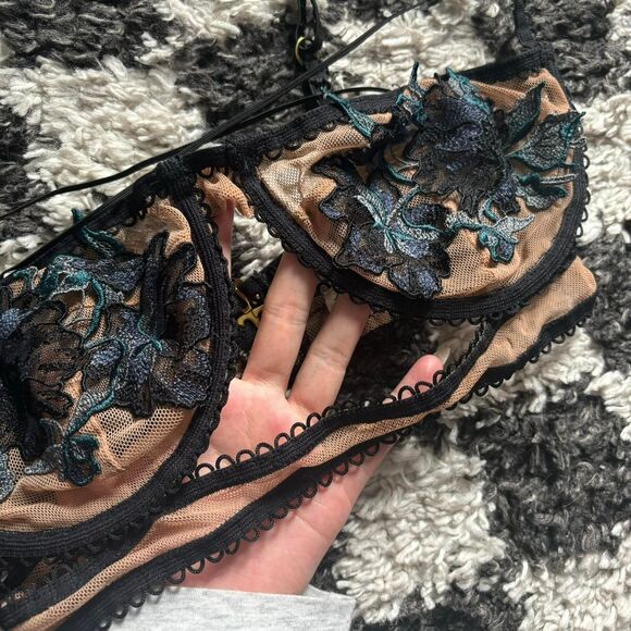 For Love and Lemons Discontinued Black and Tan Lace Bra - Picture 2 of 6